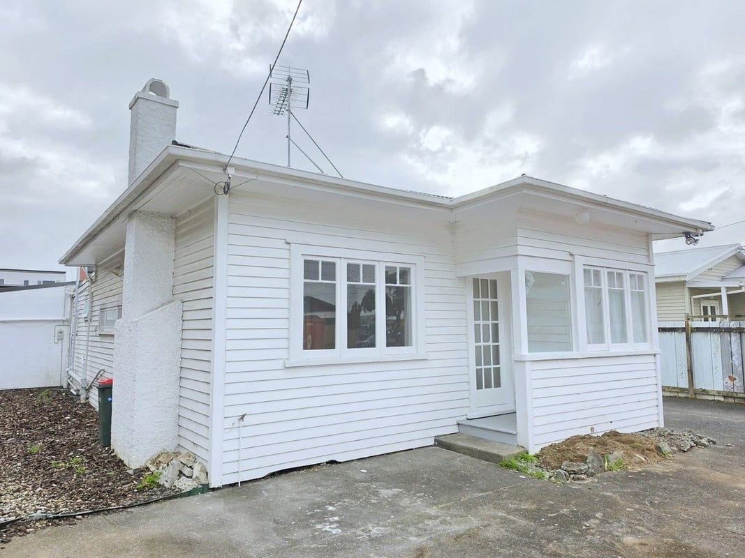 17 Albert Street, Otahuhu, Auckland City, Auckland - Carousel 1