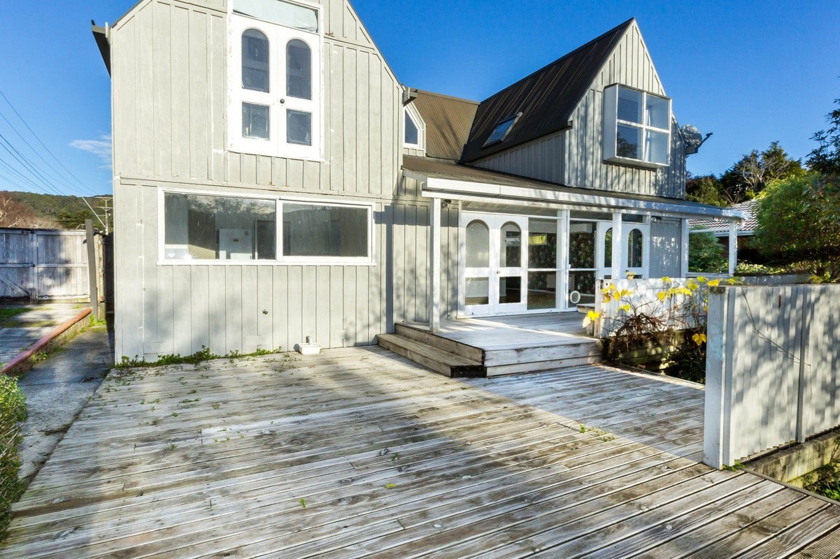 2 Gloucester Street, Silverstream, Upper Hutt - Carousel 1