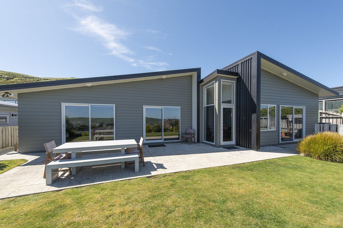 31 Lacebark Lane, Woodridge, Wellington - Carousel 2