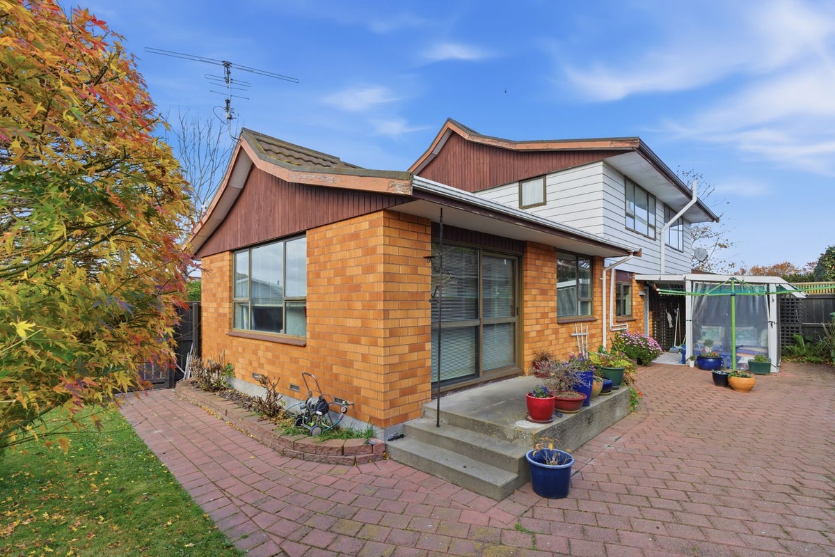 2/1 Karnak Crescent, Russley, Christchurch - Carousel 2