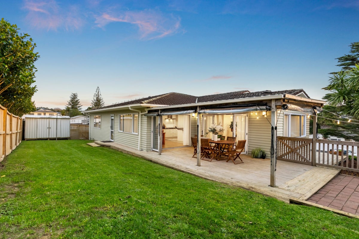 6 Hellyers Street, Birkdale, Auckland - Carousel 1