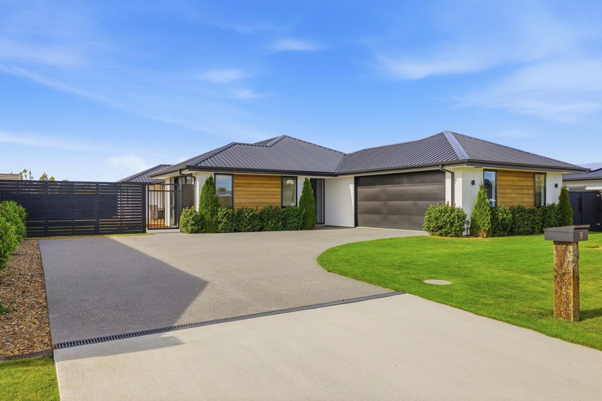9 Merino Crescent, Amberley, Amberley - Carousel 1