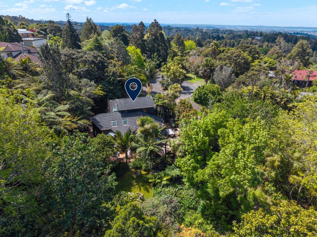 19 Atarua Gardens, Waiatarua, Auckland - Carousel 1