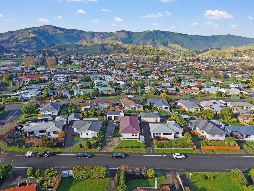 1/7 Tennyson Crescent, Stoke, Nelson - Carousel 1