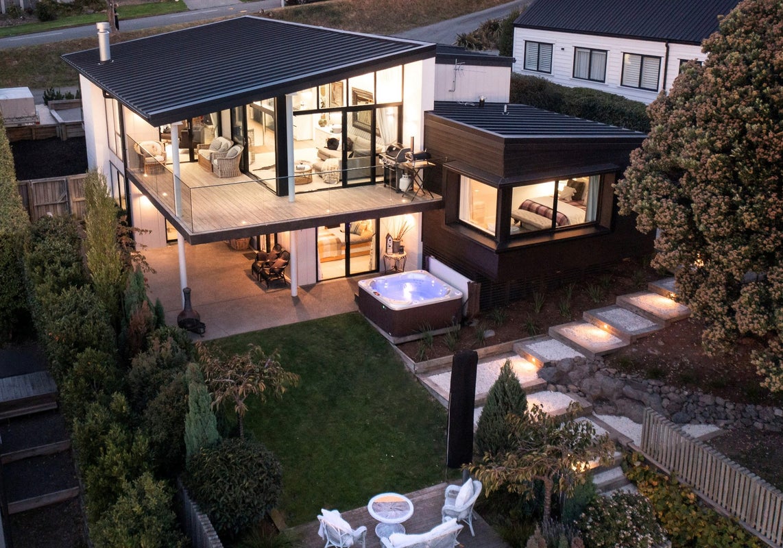 287 Cannon Hill Crescent, Mount Pleasant, Christchurch - Carousel 2