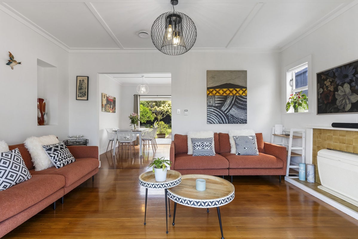 64 Premier Avenue, Point Chevalier, Auckland - Carousel 2