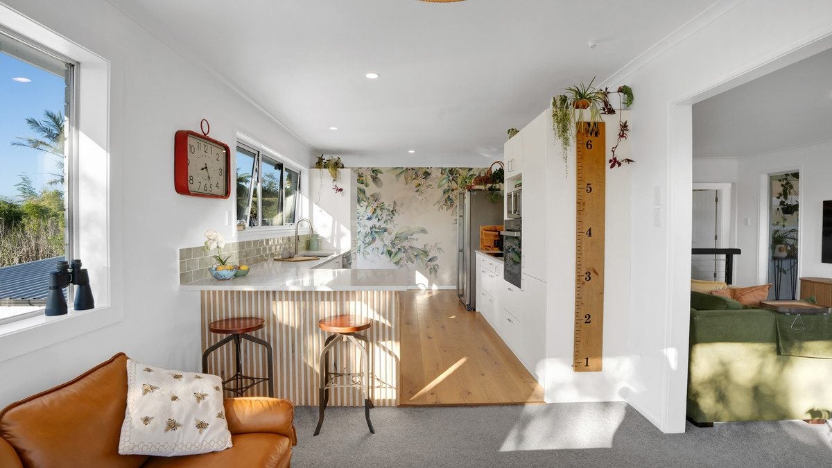 17 Linda Street, Oakura, Oakura - Carousel 2