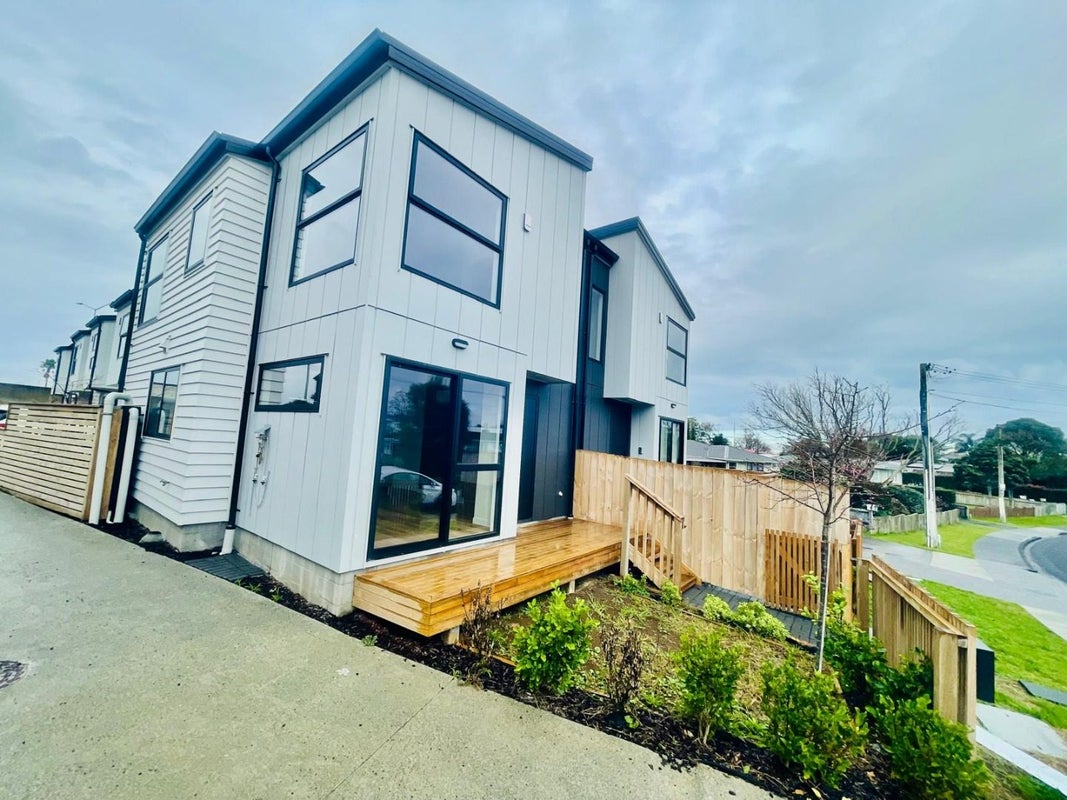 52A Greenmeadows Avenue, Manurewa East, Auckland - Carousel 1