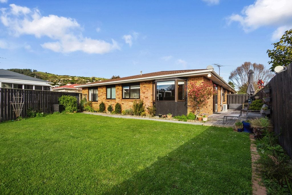 41B Duncan Street, Tawa, Wellington - Carousel 1
