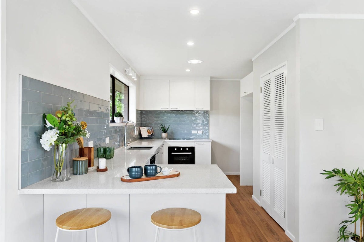 11 Aries Place, Shelly Park, Auckland - Carousel 1