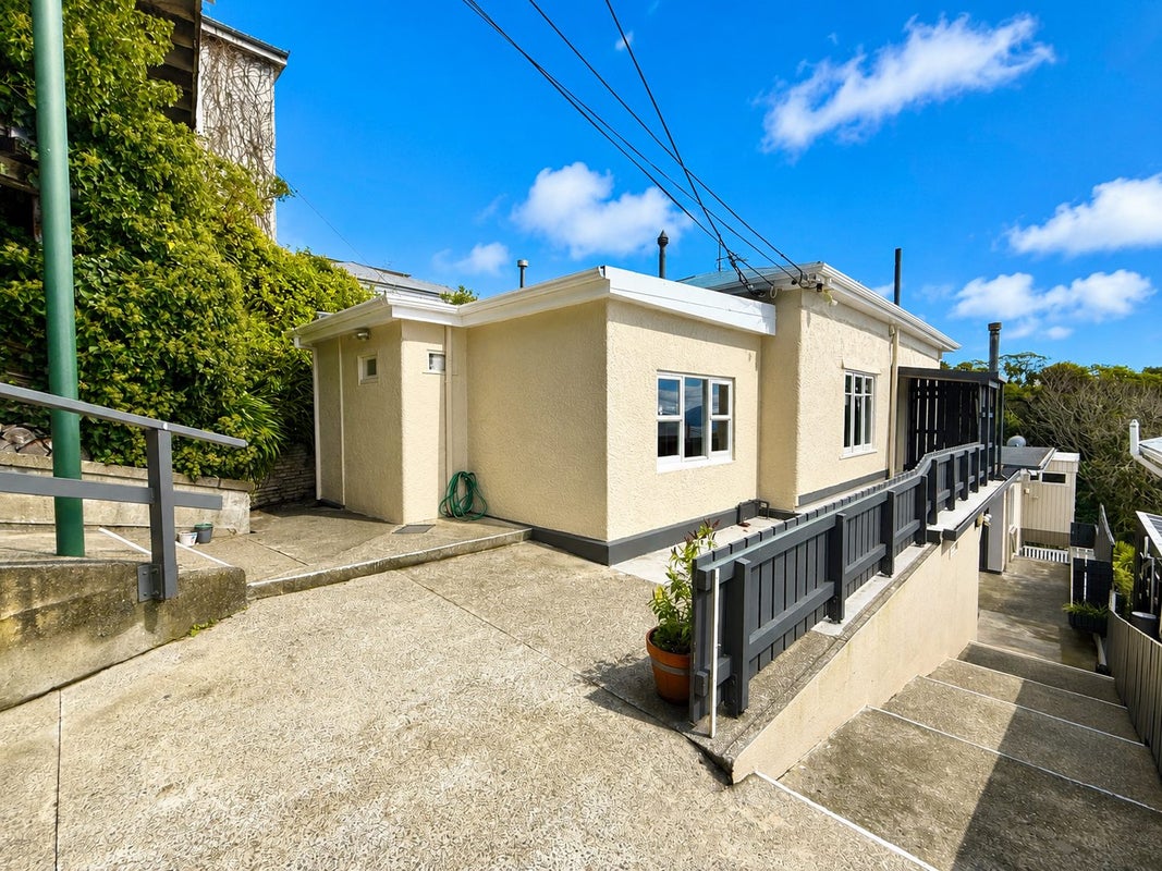 22 Dorking Road, Brooklyn, Wellington - Carousel 1