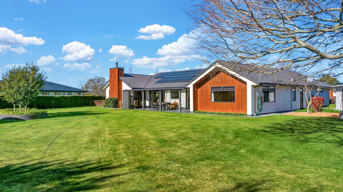 1 Orchard Lane, Amberley, Amberley - Carousel 2
