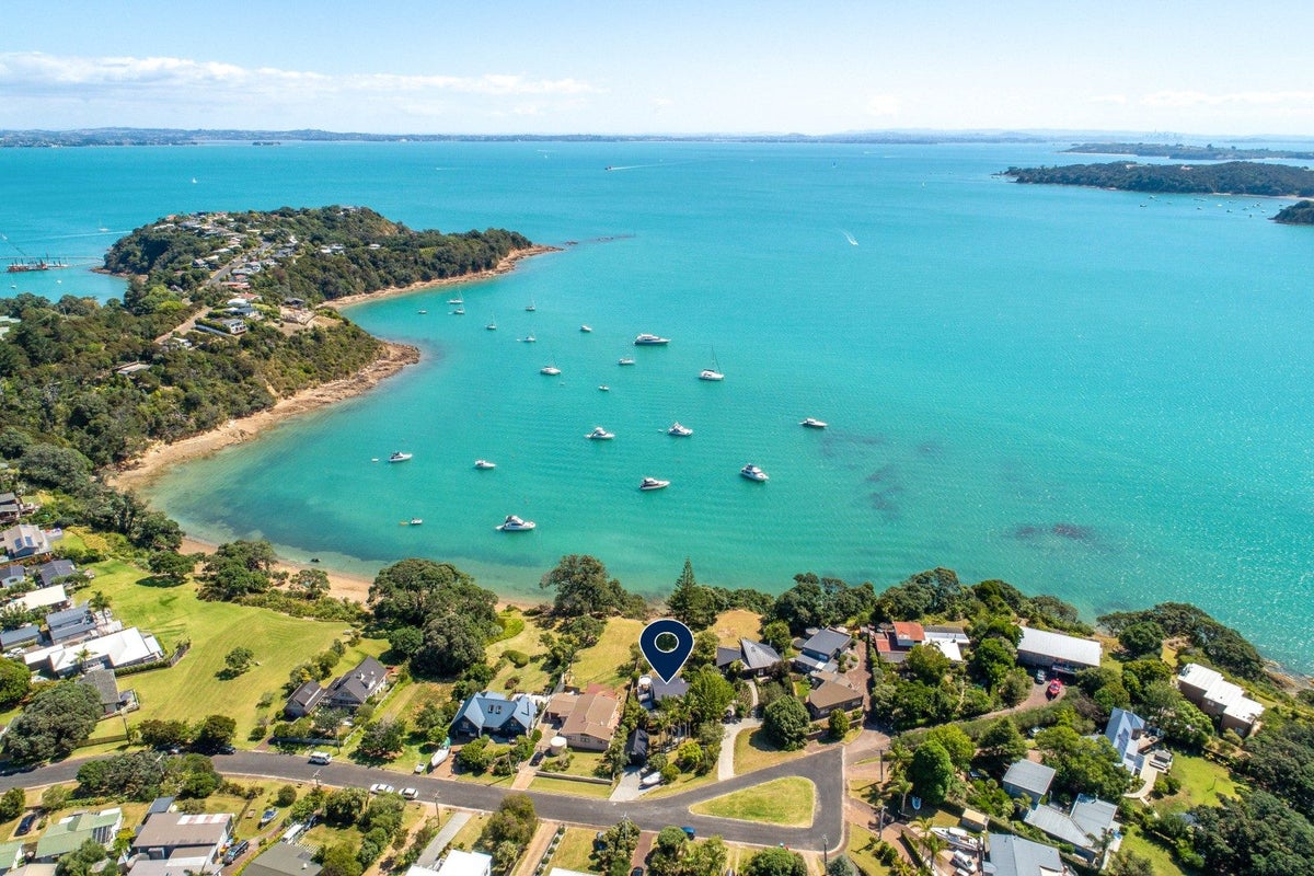12 Esslin Road, Surfdale, Waiheke Island - Carousel 2