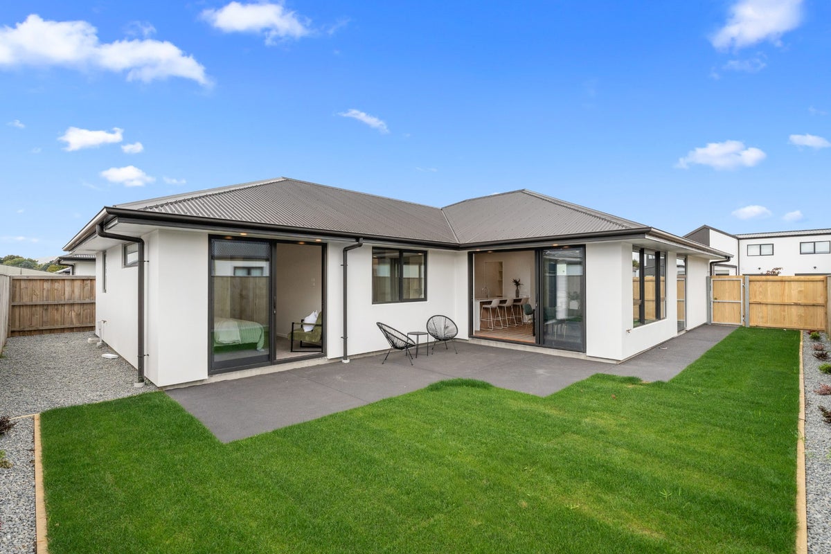 13 Samantha Lawry Road, Hornby, Christchurch - Carousel 2