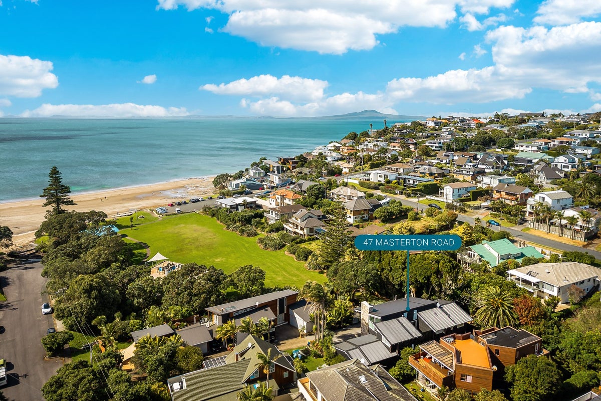 47 Masterton Road, Rothesay Bay, Auckland - Carousel 2