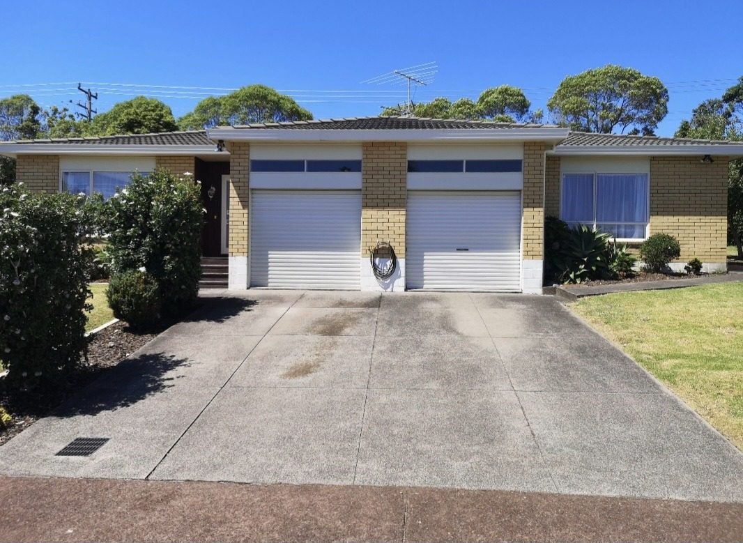 12 Carl Place, Unsworth Heights, Auckland - Carousel 1