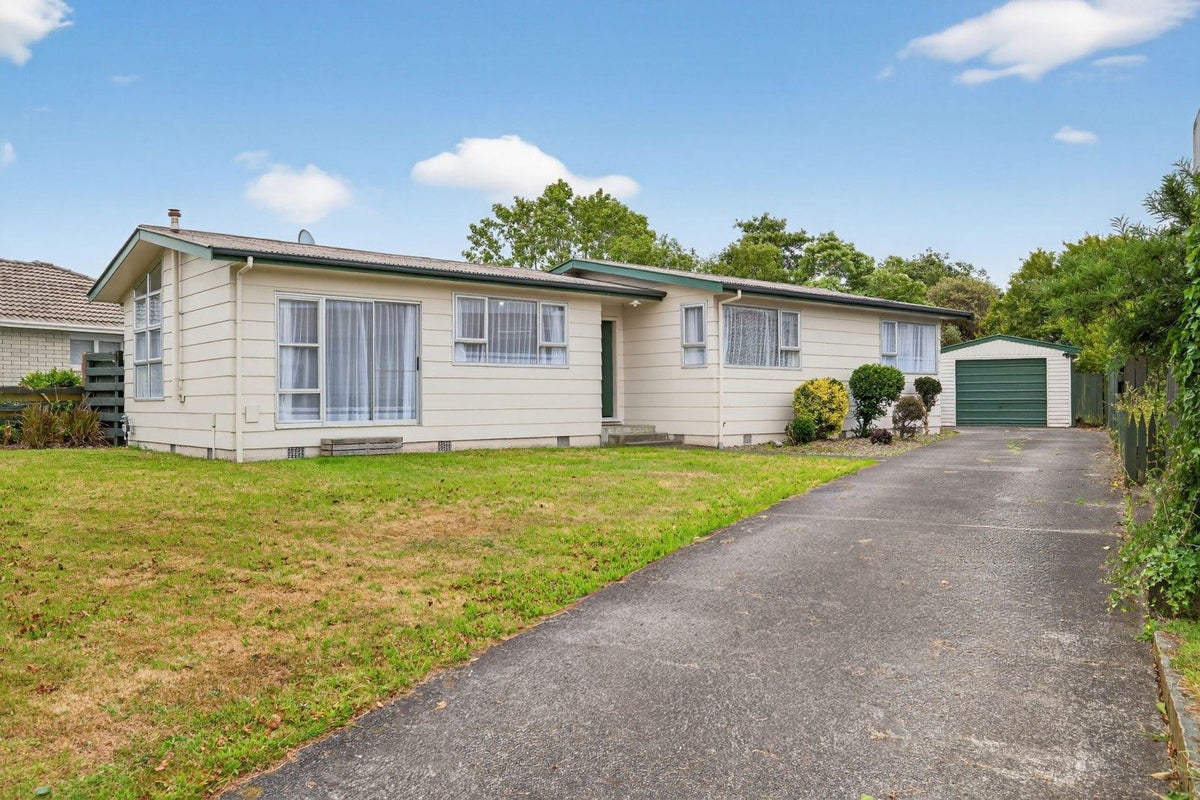 36 Abraham Crescent, Milson, Palmerston North - Carousel 1