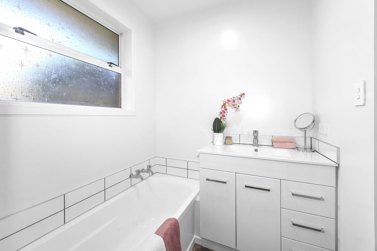 33 Frensham Crescent, Woolston, Christchurch - Carousel 16