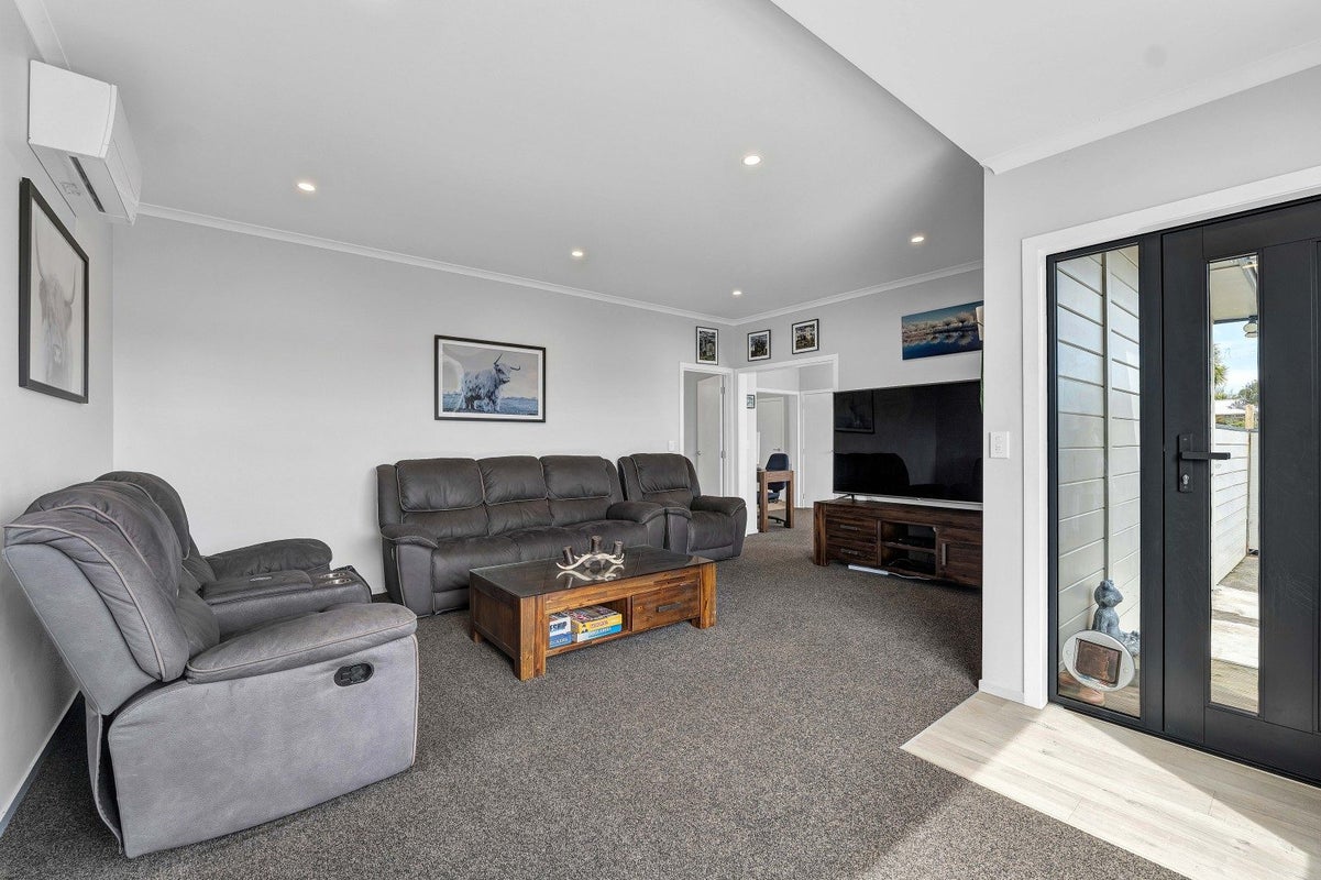 41 Swansea Road, Stratford, Stratford - Carousel 2