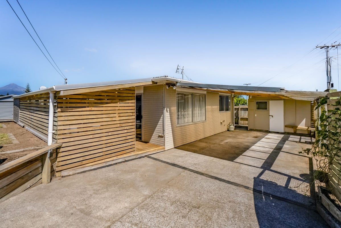 28A Simons Street, Moturoa, New Plymouth - Carousel 1