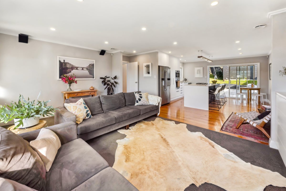 6 Epping Road, Henderson, Auckland - Carousel 1