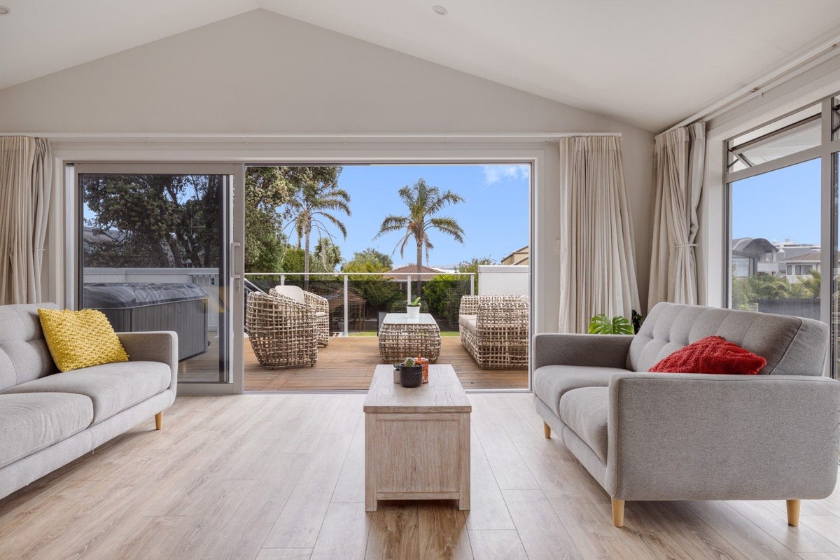 40 Oceanview Road, Mount Maunganui, Mount Maunganui - Carousel 1