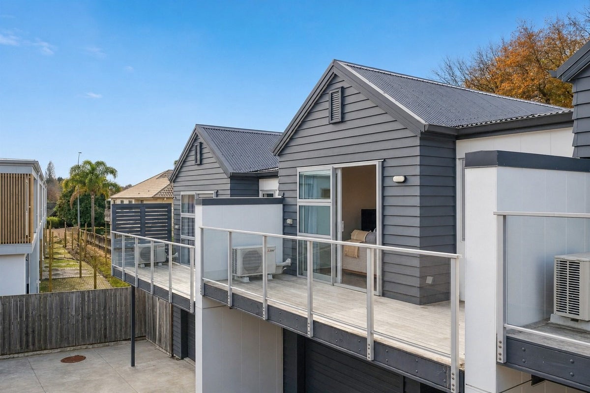 2/5 Teddy Street, Whitiora, Hamilton - Carousel 2
