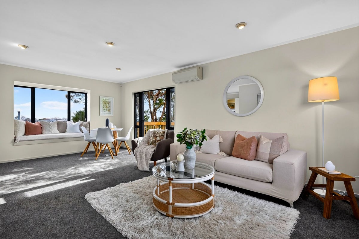 2/6 Seaview Road, Glenfield, Auckland - Carousel 2