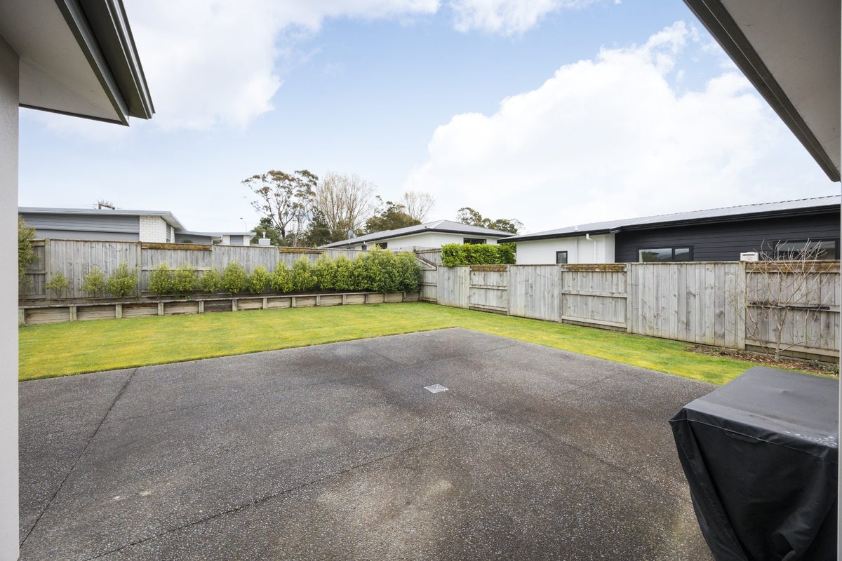 15 Coutts Way, Fitzherbert, Palmerston North - Carousel 27