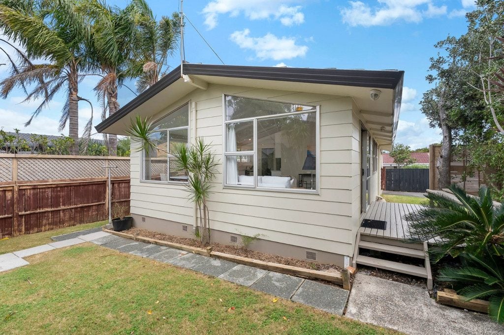 2/62 Rawhiti Road, Onehunga, Auckland - Carousel 1