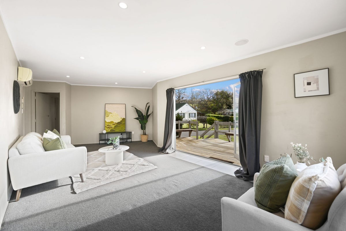 33 Exeter Street, Glenview, Hamilton - Carousel 2