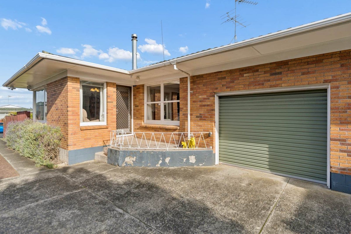 1/5 Evelyn Place, Hillcrest, Auckland - Carousel 16