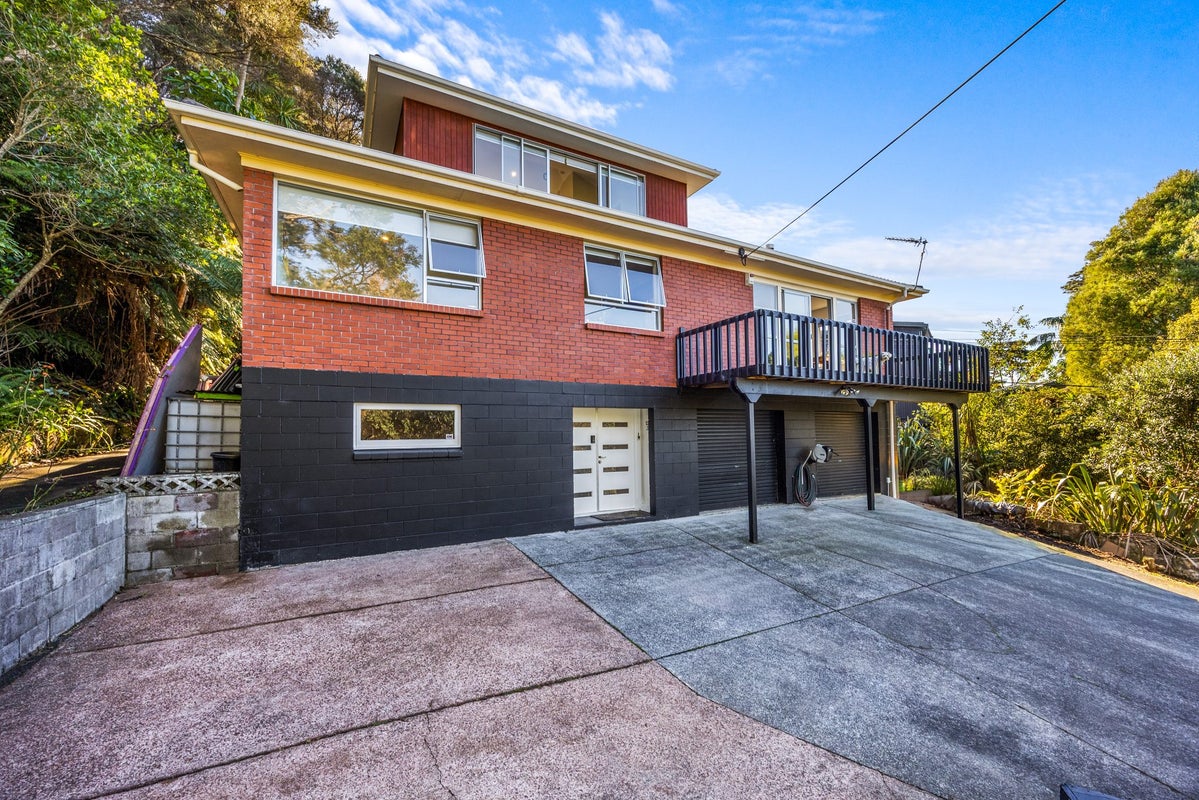 34 Rauhuia Crescent, Parau, Auckland - Carousel 1