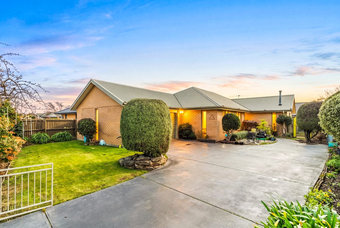 11 Awatea Gardens, Wigram, Christchurch - Carousel 1