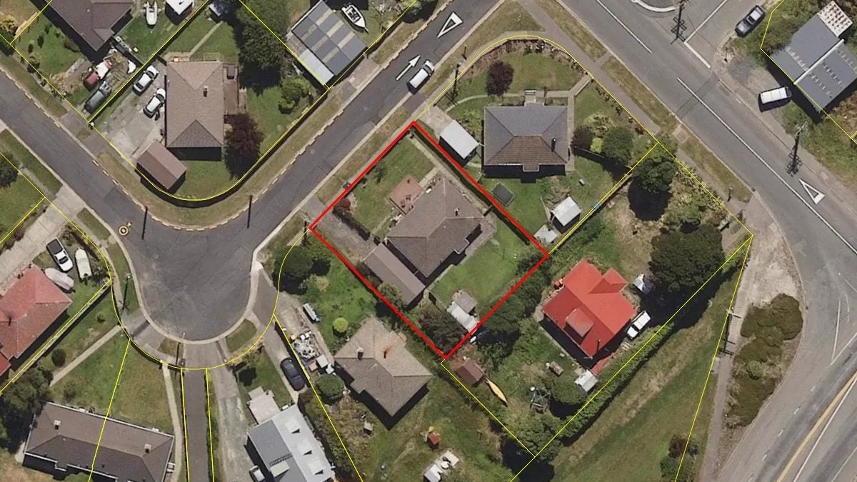 32 Freyberg Avenue, Sawyers Bay, Port Chalmers - Carousel 1