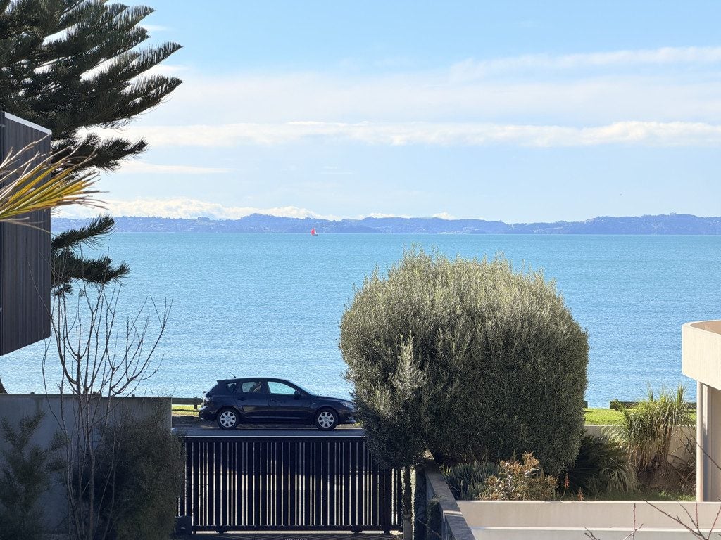 2/4 Rogers Avenue, Eastern Beach, Auckland - Carousel 11