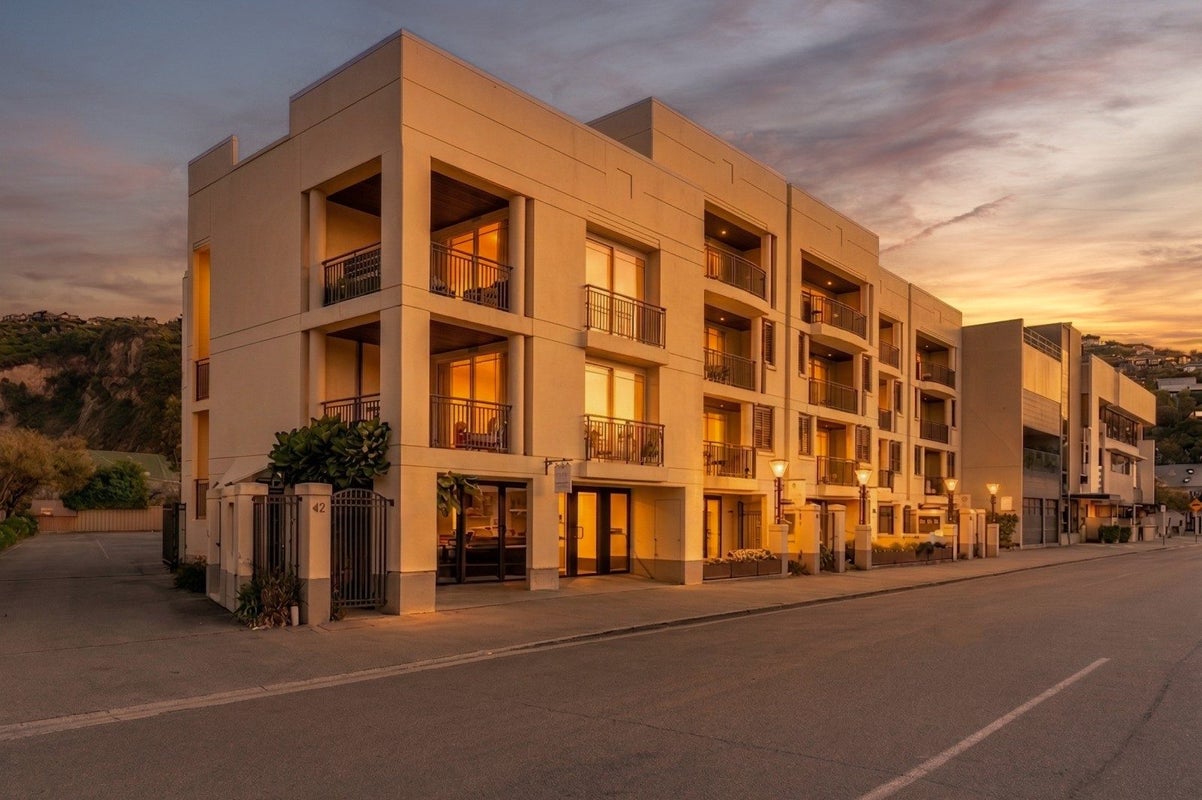 1/42 Marriner Street, Sumner, Christchurch - Carousel 1