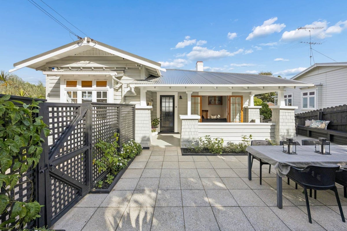 18 Quadrant Road, Onehunga, Auckland - Carousel 1