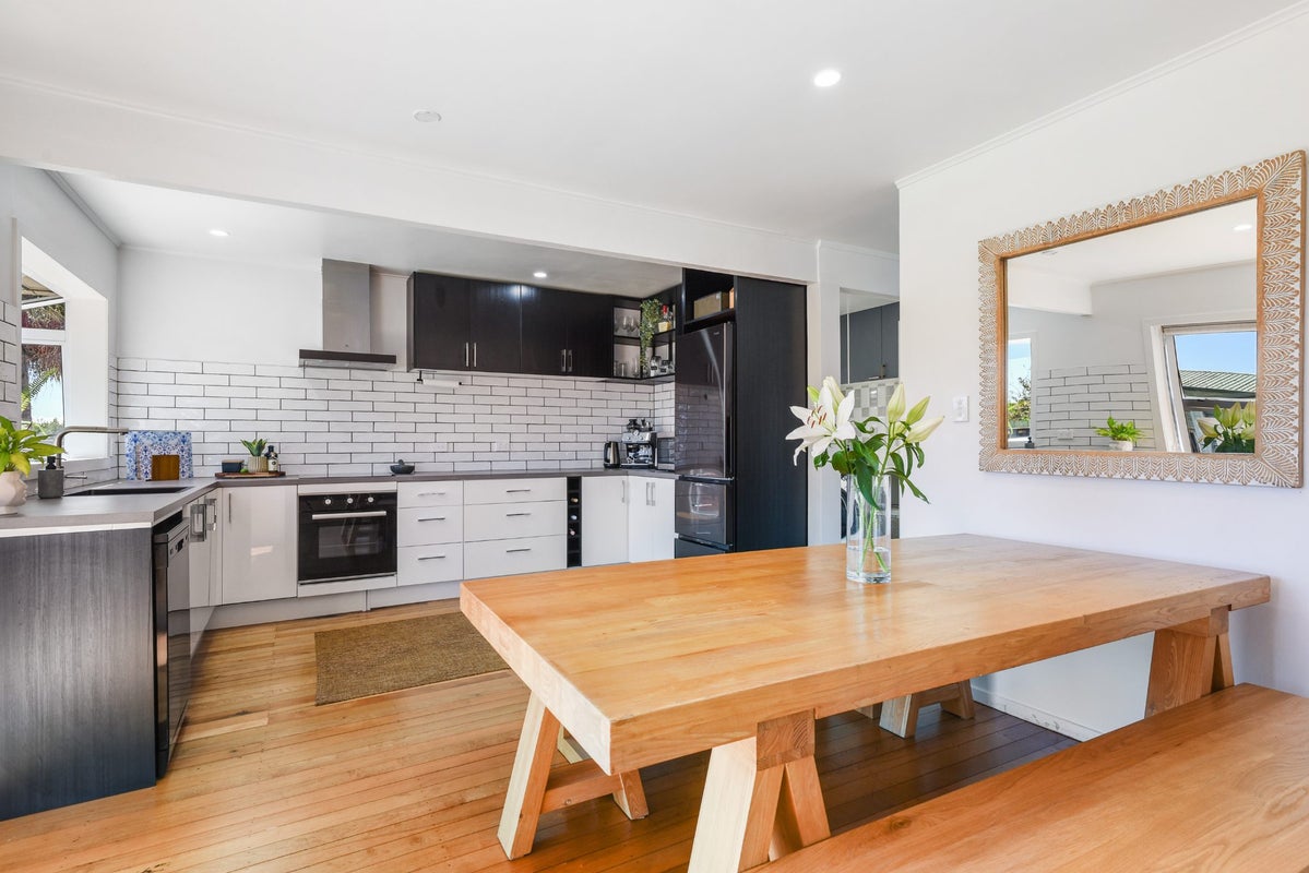 10 Mananui Crescent, Whakatane, Whakatane - Carousel 1