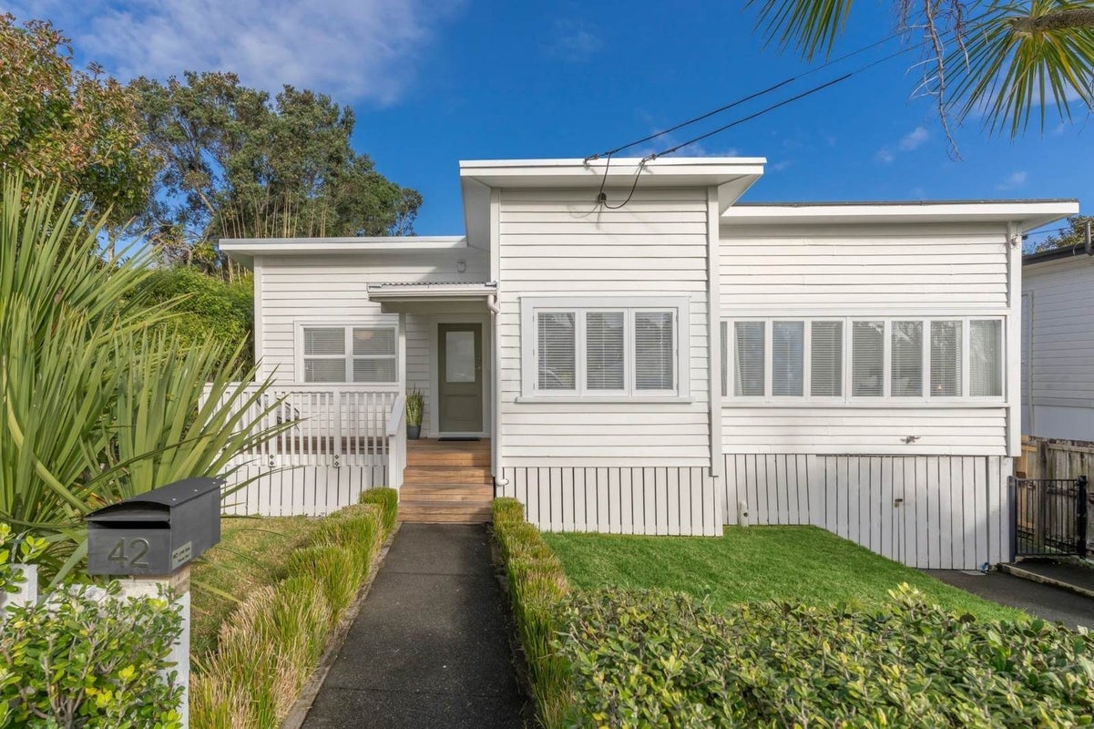 42 Third Avenue, Kingsland, Auckland - Carousel 1