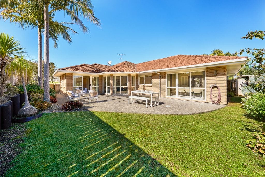 20 Glen Bay Close, Pinehill, North Shore City, Auckland - Carousel 2