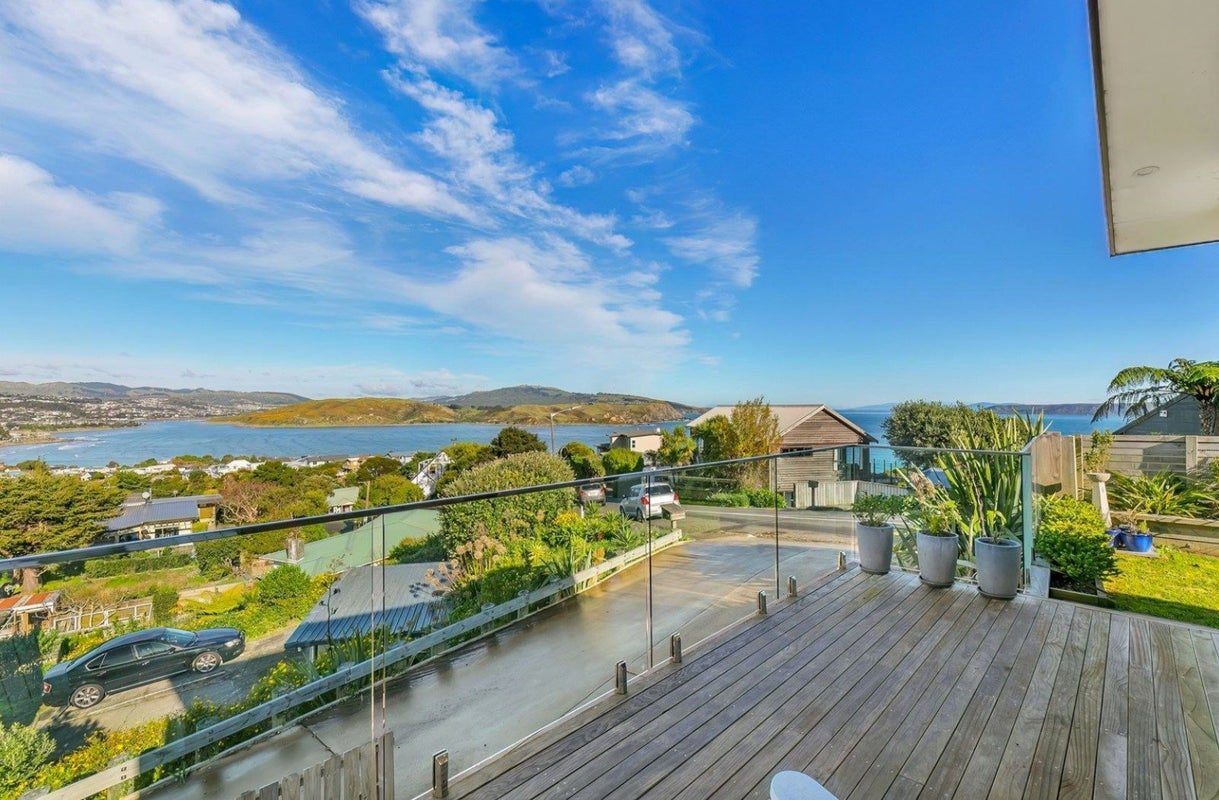 8 The Track, Plimmerton, Porirua - Carousel 1