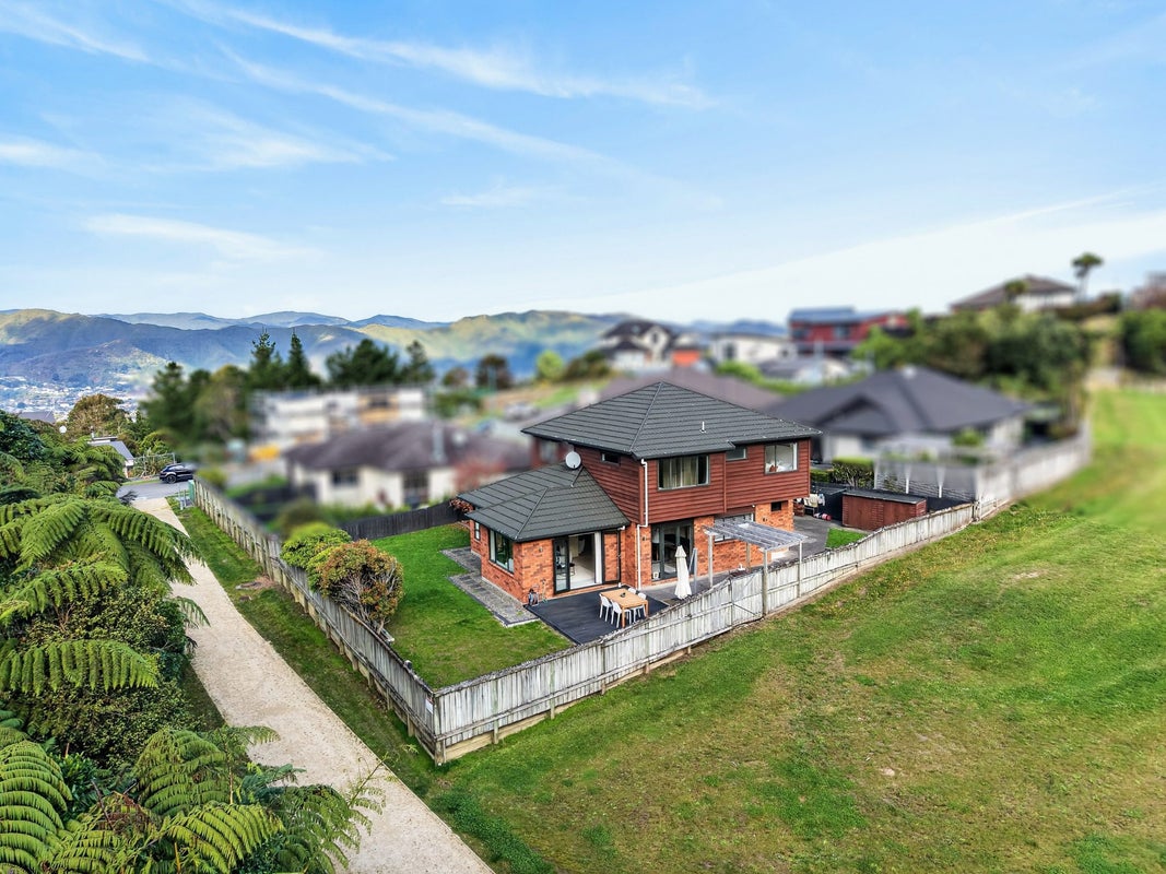 12 Meadowbank Drive, Belmont, Lower Hutt - Carousel 2