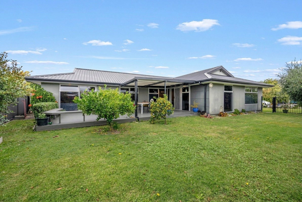 5 Begley Place, Frimley, Hastings - Carousel 1