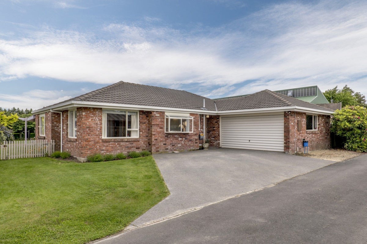 13 Oldham Place, Darfield, Darfield - Carousel 24