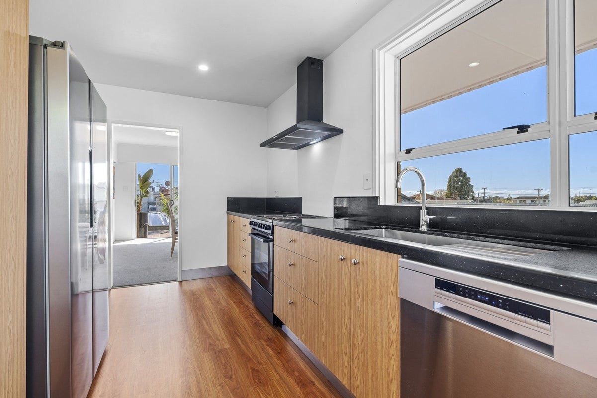 266B Courtenay Street, Strandon, New Plymouth - Carousel 2