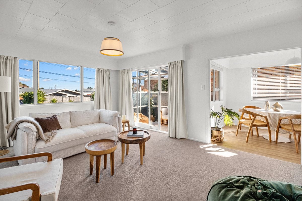 109 Govett Avenue, Frankleigh Park, New Plymouth - Carousel 1