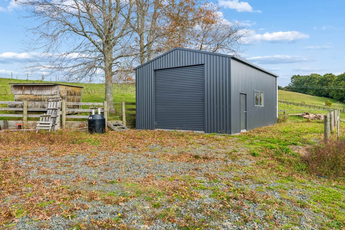 1984 Hunua Road, Papakura - Carousel 2