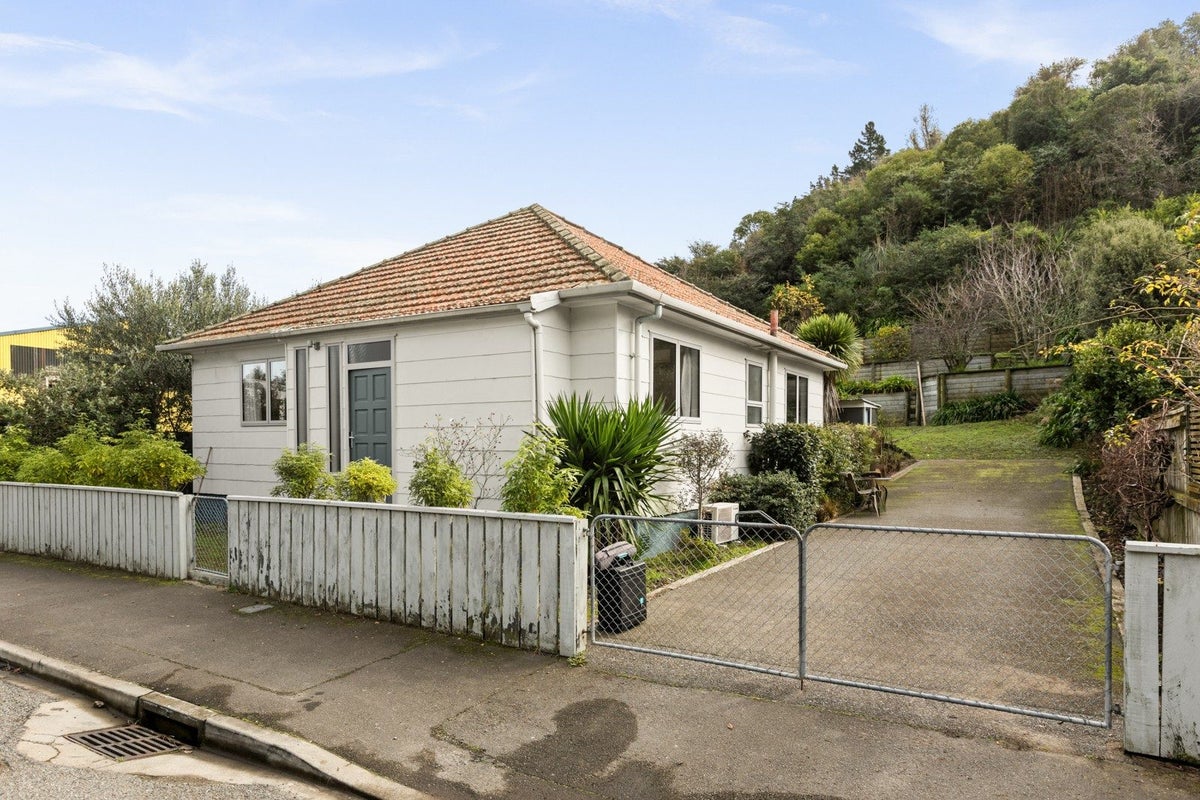 2 Main Street, Hospital Hill, Napier - Carousel 1
