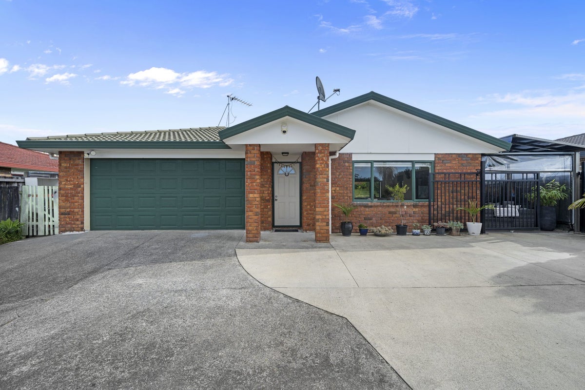 54 Robert Ross Place, Clendon Park, Auckland - Carousel 1